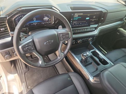 Used 2025 Chevrolet Silverado 1500 RST w/ Redline Edition AWD/4WD image 10