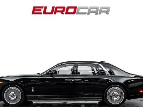Used 2022 Rolls-Royce Phantom Sedan RWD image 2