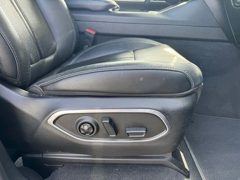 Used 2024 Jeep Wagoneer Series II w/ Flexible Seating Group AWD/4WD image 17