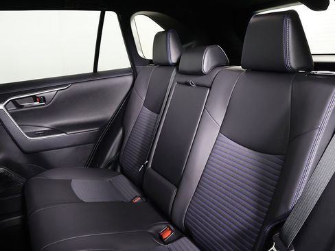 Used 2022 Toyota RAV4 XSE image 32