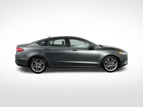 Used 2017 Ford Fusion SE w/ Equipment Group 201A FWD image 9