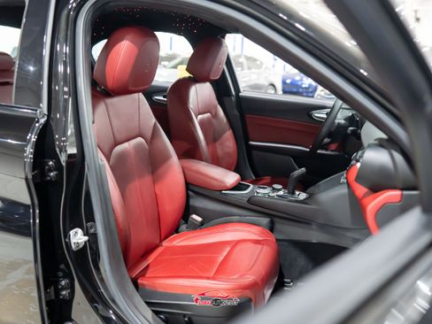 Used 2020 Alfa Romeo Giulia w/ Nero Edizione RWD image 17