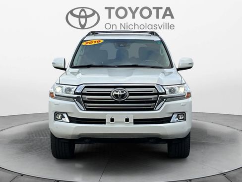 Used 2016 Toyota Land Cruiser image 8