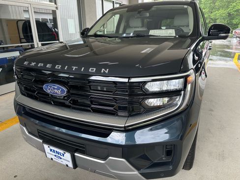 Certified 2025 Ford Expedition Max Platinum w/ Driver's Package AWD/4WD image 1