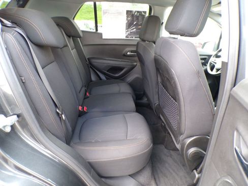 Used 2019 Chevrolet Trax LT FWD image 17