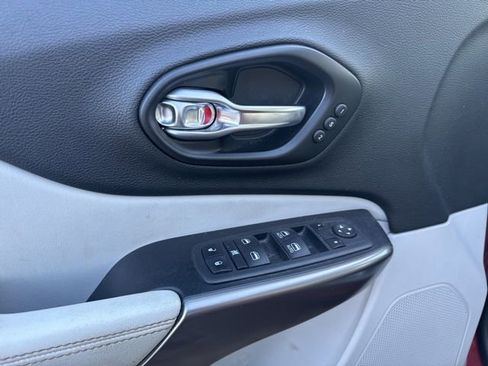 Used 2020 Jeep Cherokee Limited w/ Technology Group image 12