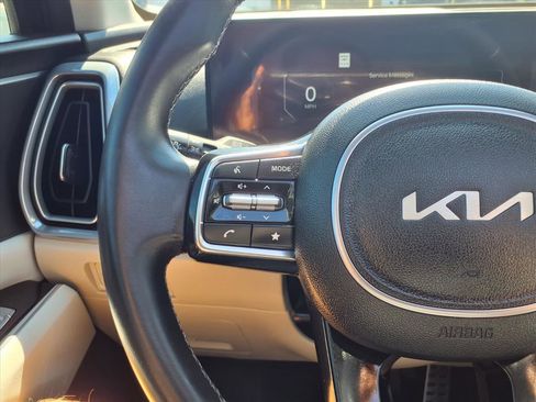 Used 2025 Kia Sorento SX image 16