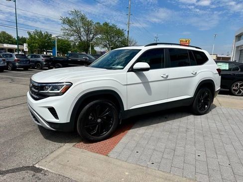 Certified 2023 Volkswagen Atlas SE w/ Panoramic Sunroof Package AWD/4WD image 3