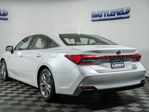 Used 2020 Toyota Avalon XLE w/ Moonroof Package image 4