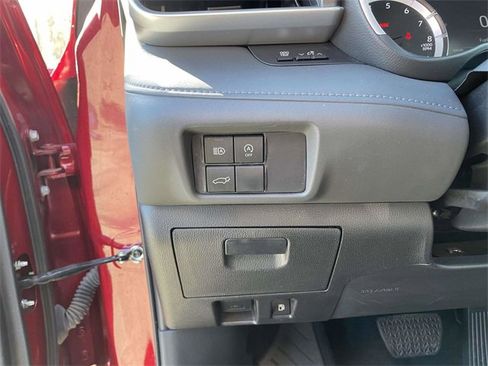 Used 2023 Toyota Highlander XLE image 23