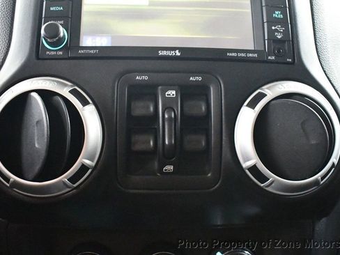 Used 2012 Jeep Wrangler Unlimited Sahara image 32