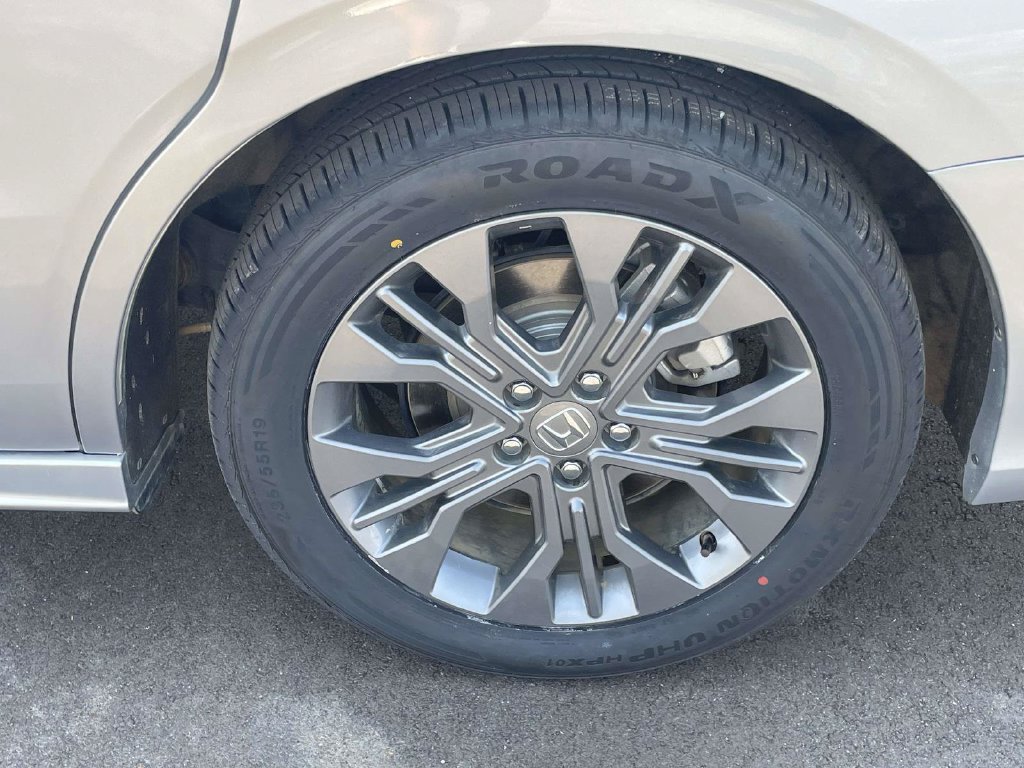 Used 2025 Honda Odyssey Touring image 9