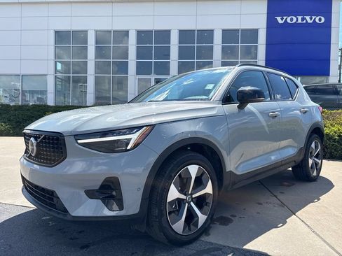 Certified 2026 Volvo XC40 B5 Plus AWD/4WD image 41