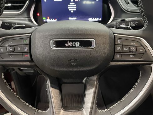 Certified 2024 Jeep Grand Cherokee L Limited AWD/4WD image 22