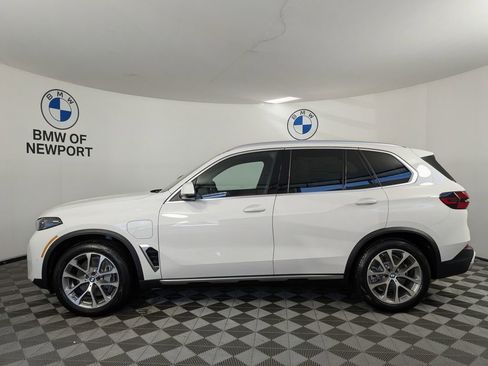 New 2026 BMW X5 xDrive50e w/ Premium Package image 9