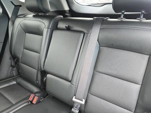 Used 2023 GMC Terrain SLT image 30