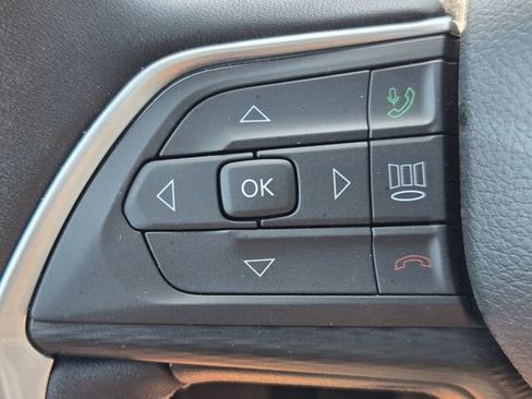 Used 2025 Jeep Grand Cherokee Laredo X w/ Trailer Tow Package image 24