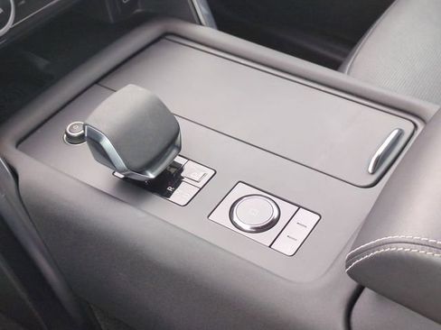 Used 2023 Land Rover Discovery HSE R-Dynamic image 9