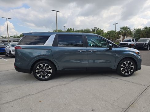 Used 2023 Kia Carnival EX FWD image 9