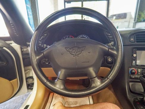 Used 2004 Chevrolet Corvette Convertible w/ Preferred Equipment Group RWD image 15