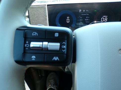 Used 2025 Hyundai Santa Fe SEL FWD image 16
