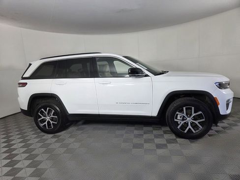 Certified 2025 Jeep Grand Cherokee Limited image 4