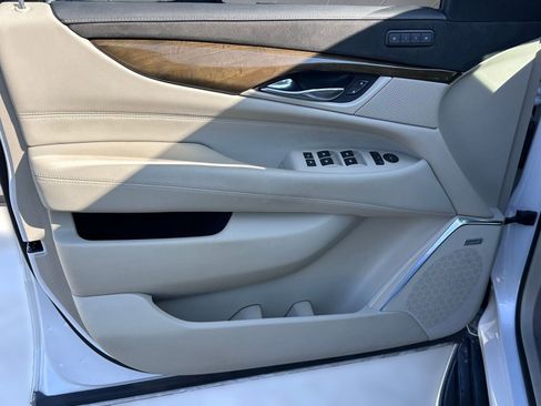 Used 2020 Cadillac Escalade ESV Luxury image 11