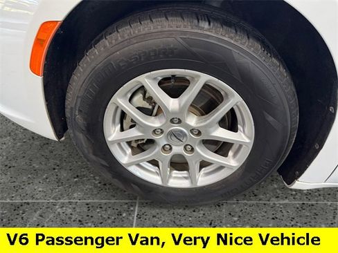 Used 2024 Chrysler Pacifica Touring-L image 24