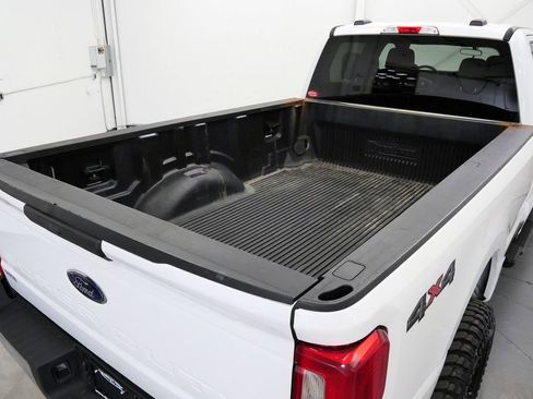 Used 2023 Ford F350 XLT AWD/4WD image 38