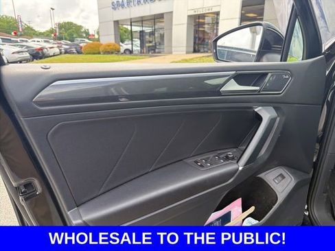 Used 2018 Volkswagen Tiguan SEL Premium FWD image 19