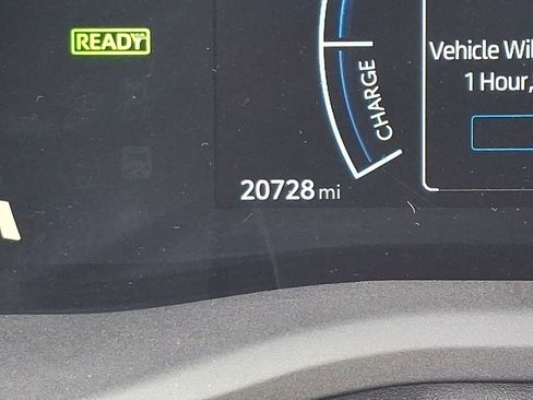 Used 2025 Toyota Camry SE w/ Convenience Package image 20