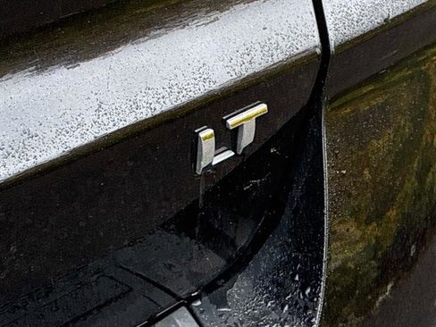 Used 2017 Chevrolet Traverse LT image 11