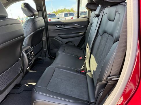 New 2025 Jeep Grand Cherokee Laredo image 25