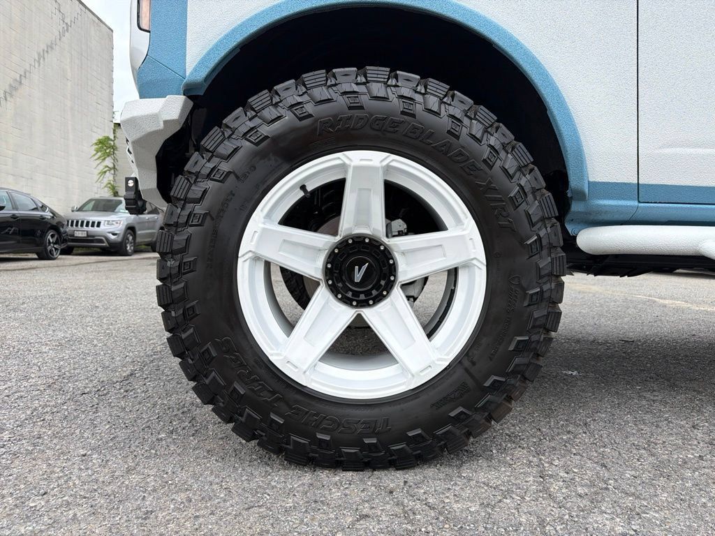 Used 2025 Ford Bronco 4-Door AWD/4WD image 16