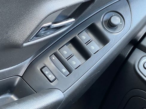 Used 2022 Chevrolet Trax LT w/ LT Convenience Package AWD/4WD image 32