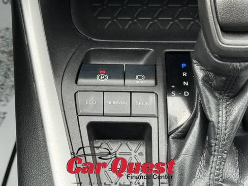 Used 2022 Toyota RAV4 XLE w/ Convenience Package FWD image 21