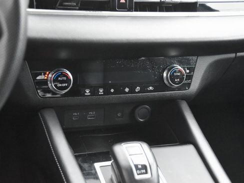 Used 2024 Mitsubishi Outlander SE image 35