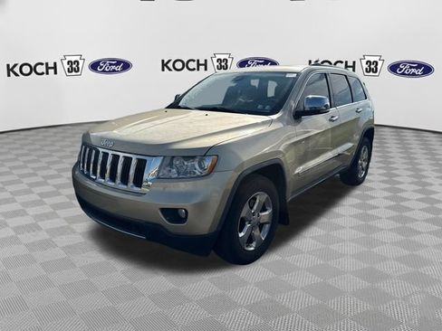 Used 2011 Jeep Grand Cherokee Limited AWD/4WD image 3