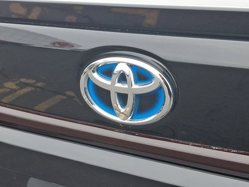 Used 2023 Toyota Corolla SE w/ SE Package image 30