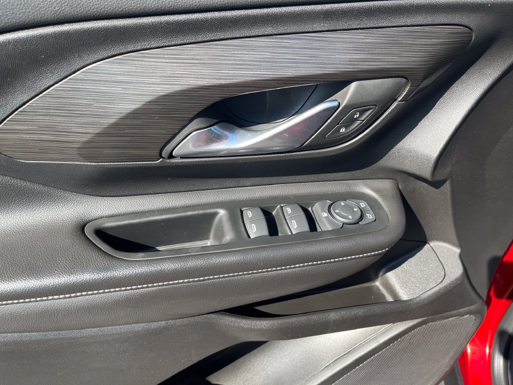 Used 2024 GMC Terrain SLE FWD image 10