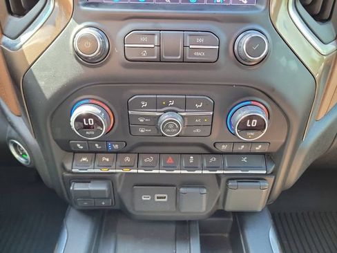 Used 2019 Chevrolet Silverado 1500 High Country w/ Technology Package AWD/4WD image 32