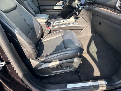 Used 2023 Ford Explorer Limited w/ Limited Technology Package AWD/4WD image 23