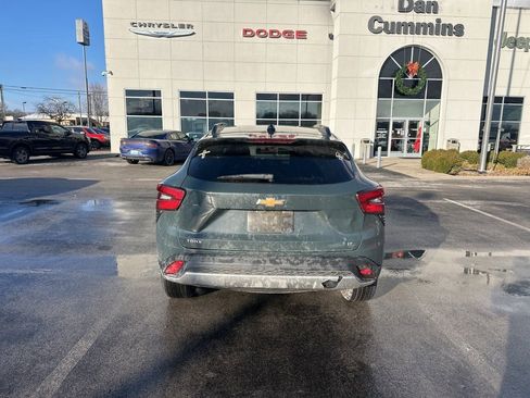 Used 2025 Chevrolet Trax LT w/ LT Convenience Package image 6