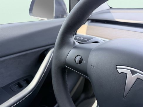 Used 2022 Tesla Model Y Performance image 56