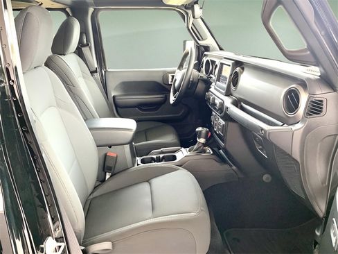 Used 2021 Jeep Gladiator Sport image 26