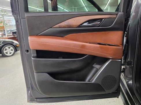 Used 2016 Cadillac Escalade ESV Premium AWD/4WD image 29