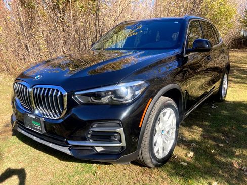 Used 2022 BMW X5 xDrive40i w/ Premium Package AWD/4WD image 2