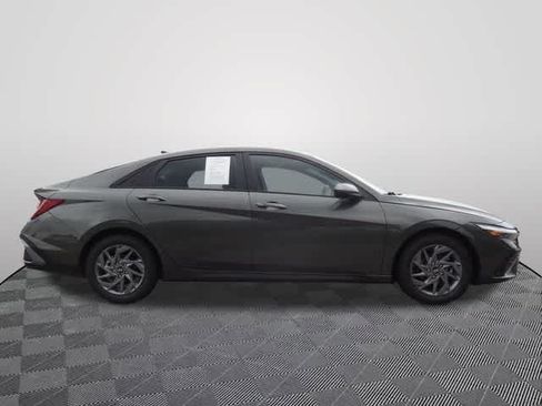 Used 2024 Hyundai Elantra SEL FWD image 4