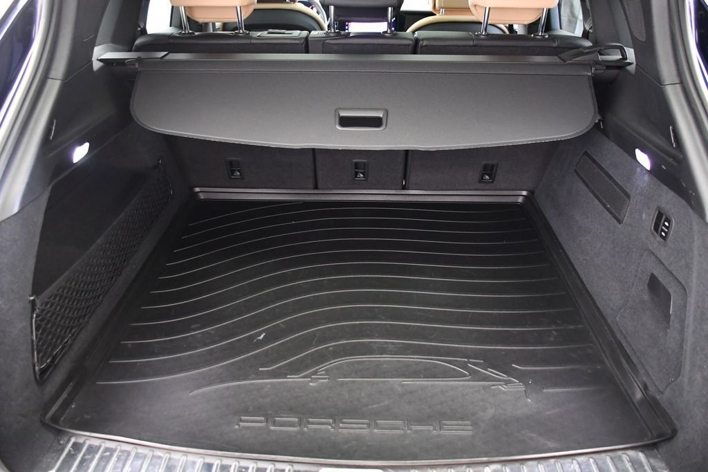 Certified 2025 Porsche Cayenne AWD/4WD image 56