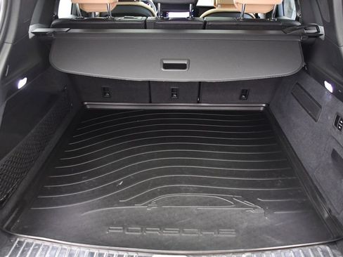 Certified 2025 Porsche Cayenne AWD/4WD image 56